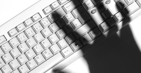 Zhakuj cyberprzemoc - znane osoby namawiają do walki z prześladowaniem przez internet