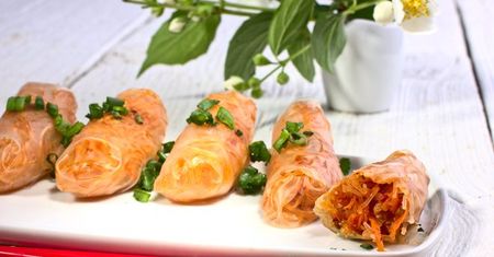 Spring rolls z kimchi i makaronem ryżowym