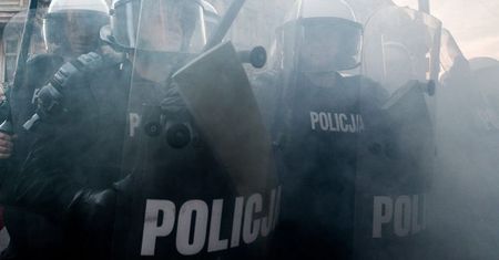 Sąd: policjant słusznie ukarany dyscyplinarnie za włosy do ramion