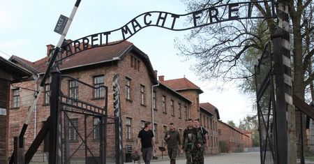 Muzeum Auschwitz: zamrożenie płac pracowników groźne dla placówki