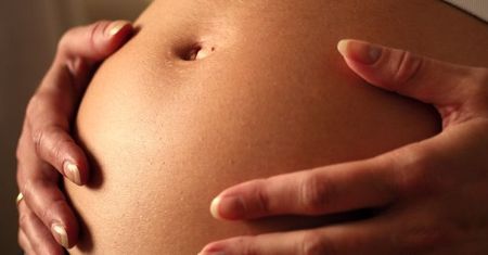 Polki nie chcą rodzić. Boją się, że strącą pracę
