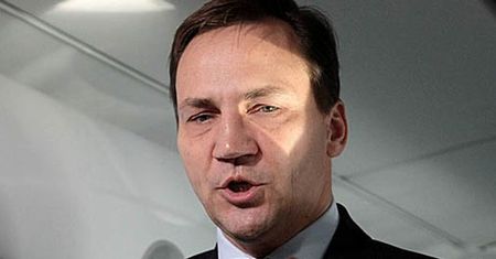 Minister rozdaje bony. Po 400 zł na urzędnika