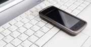 Smartfon leżący koło klawiatury może okazać się szpiegiem