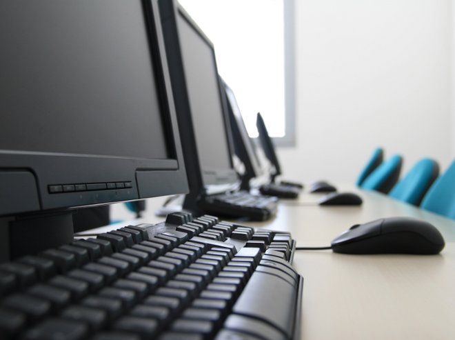 W Polsce przypada aż ośmiu uczniów na jeden komputer