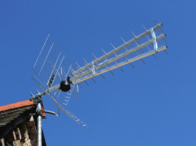 Urząd Komunikacji Elektronicznej bada sygnał naziemnej telewizji cyfrowej