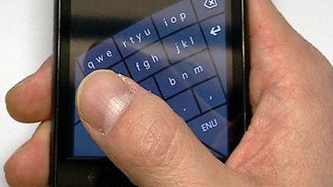 Koślawa klawiatura "kciukowa" na smartfony z Windows Phone?