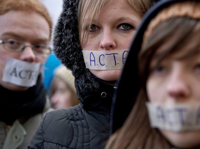 Eksperci rok po ACTA: w Polsce i UE ustała debata o prawach internautów