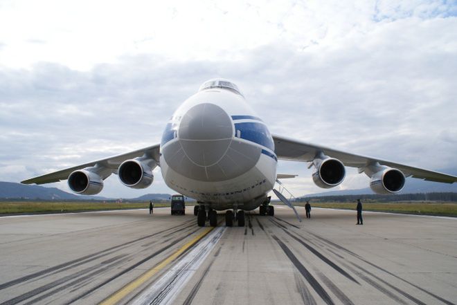 Jeden z największych samolotów świata wylądował w Warszawie - An-124