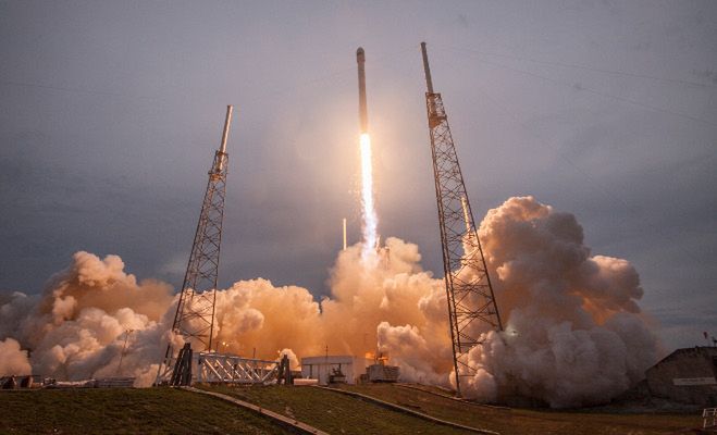 Udany start rakiety Falcon 9