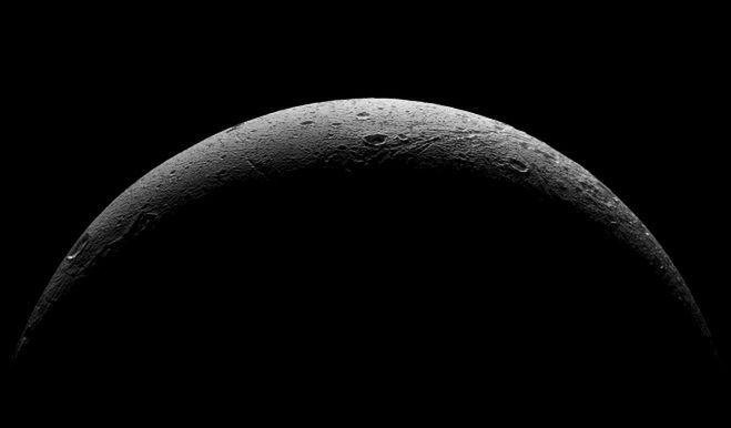 Na tym księżycu odkryto tlen. Co widać na jego zdjęciach?
