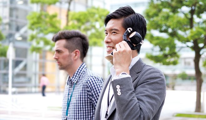 RoBoHon - telefon, który wreszcie wygląda inaczej. Jest wielofunkcyjnym robotem