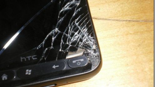 HTC HD2 po bliskim spotkaniu z betonem 1