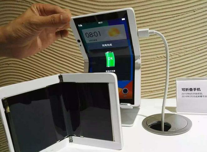Oppo: prototyp rozkładanego smartfona z jednym dużym ekranem