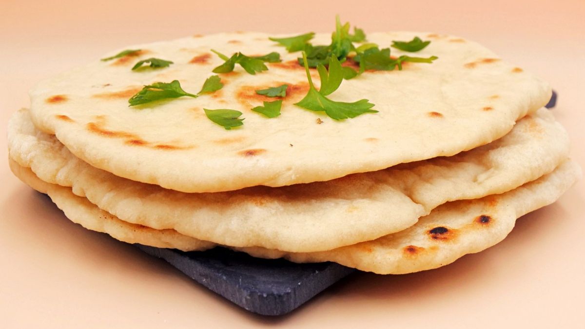 Gotowe chlebki przekładaj na talerz