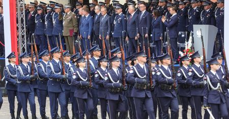 "Trudna sytuacja" w policji. Siemoniak mówi o "poprawie"