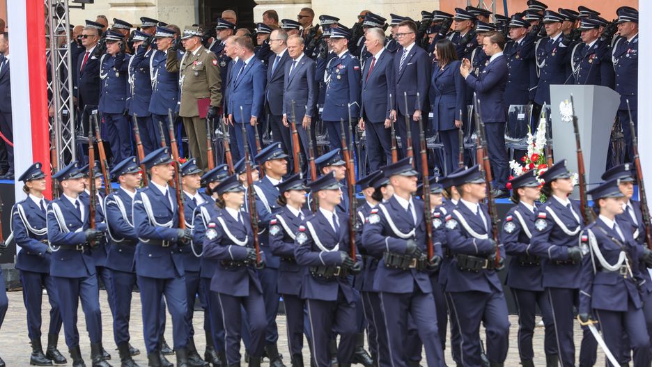 Tysiące wakatów w policji