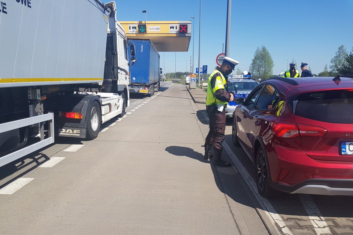 Wrocław. Samotne dzieci przy autostradzie A4. Zareagował policjant