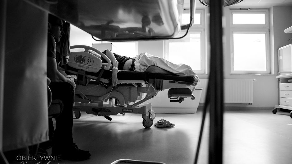 Makijaż do porodu, fotoreportaż z porodu - czy te trendy przyjmą się na polskich porodówkach