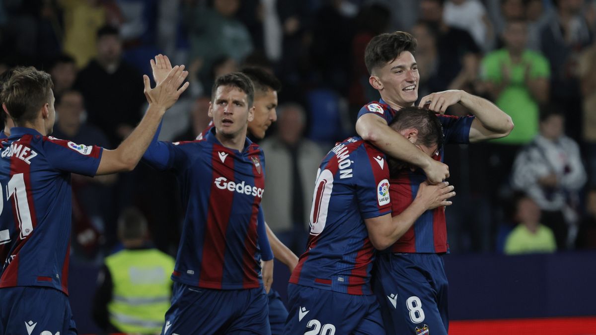 PAP/EPA / Juan Carlos Cardenas  / Na zdjęciu: piłkarze Levante UD