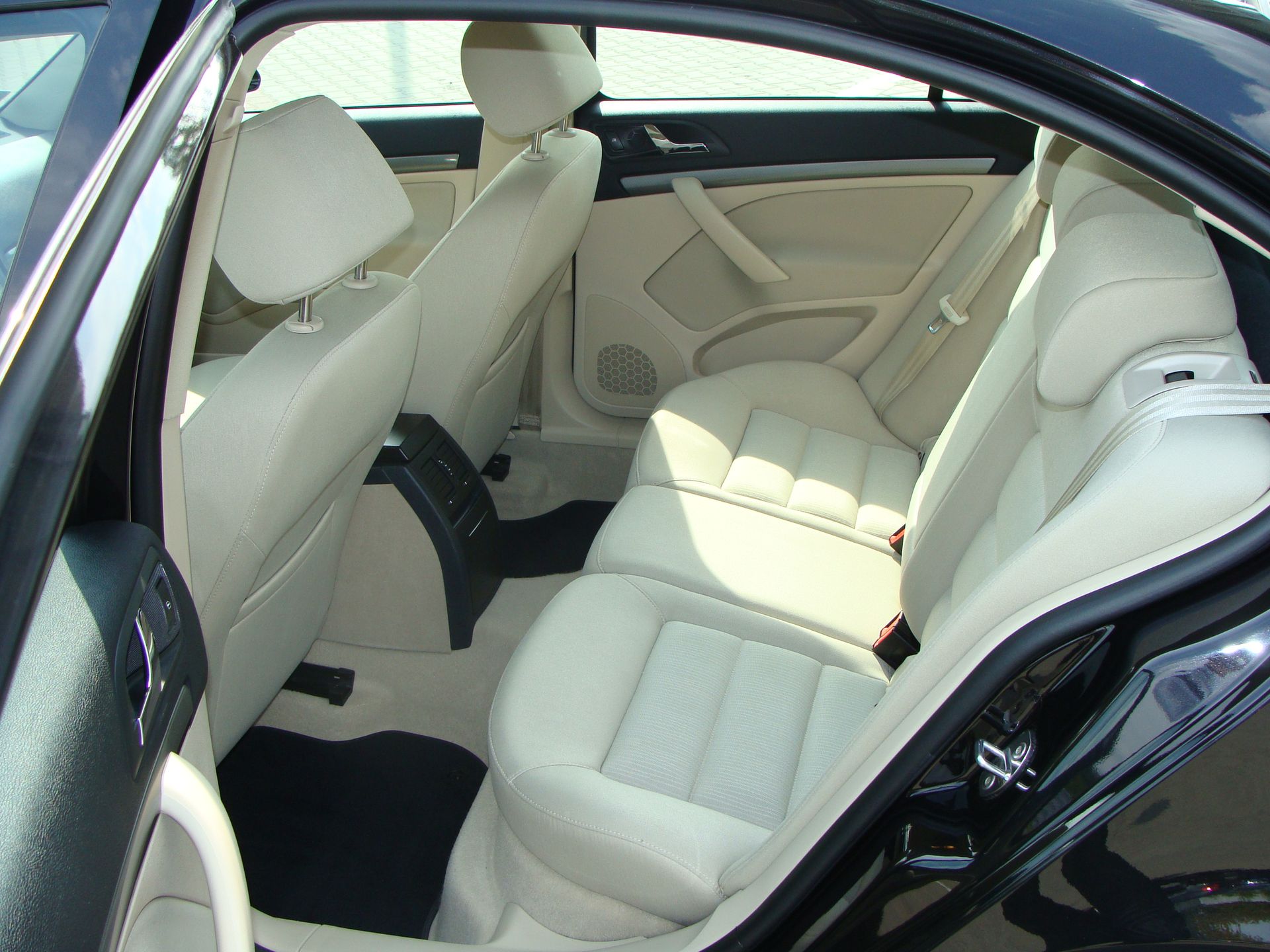 Wnętrze 5 letniego auta, pielęgnowanego zgodnie z zasadami detailingu.