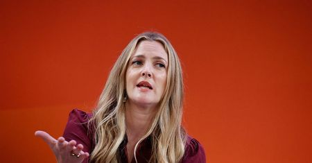 Drew Barrymore nie kupuje prezentów córkom. "Nie jestem surową, zimną mamą!"