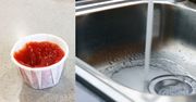Wyczyść zlew za pomocą ketchupu. Niesamowity sposób (WIDEO)