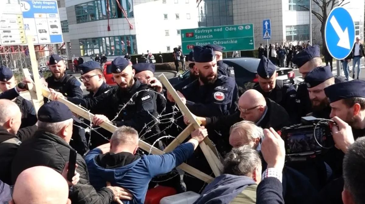 Przepychanki z policją i zasieki na granicy. Tak wyglądał protest w Słubicach