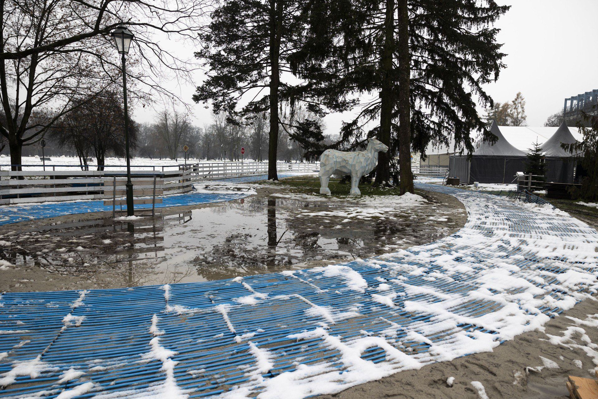 Budowa lodowiska w Parku Jordana w Krakowie