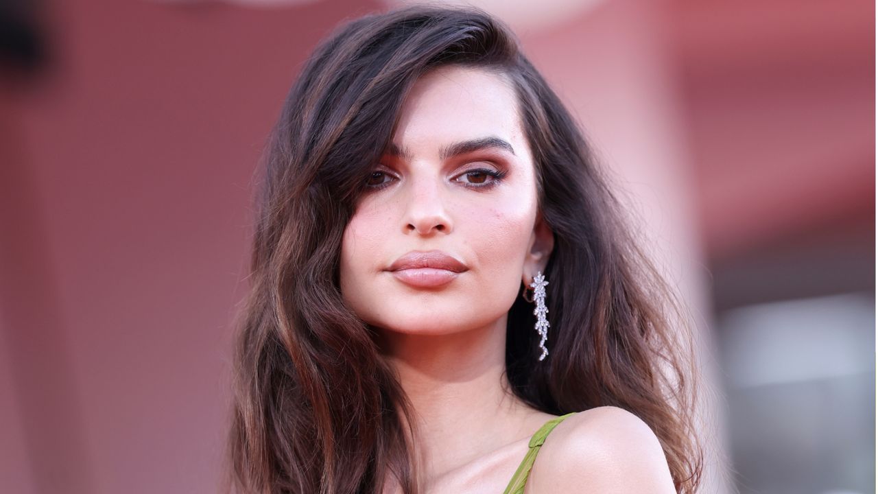 Emily Ratajkowski wyznała, z kim sypiała po rozwodzie. Poszła na całość. "Wysyłał nudesy bez końca"