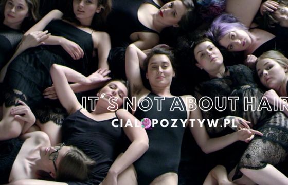Spot Ciałopozytywu ma skłonić do refleksji nad kobiecym owłosieniem (wideo)