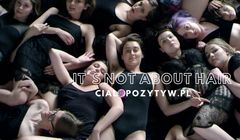 Spot Ciałopozytywu ma skłonić do refleksji nad kobiecym owłosieniem (wideo)