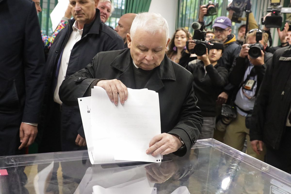 Jarosław Kaczyński głosuje w wyborach parlamentarnych 2023