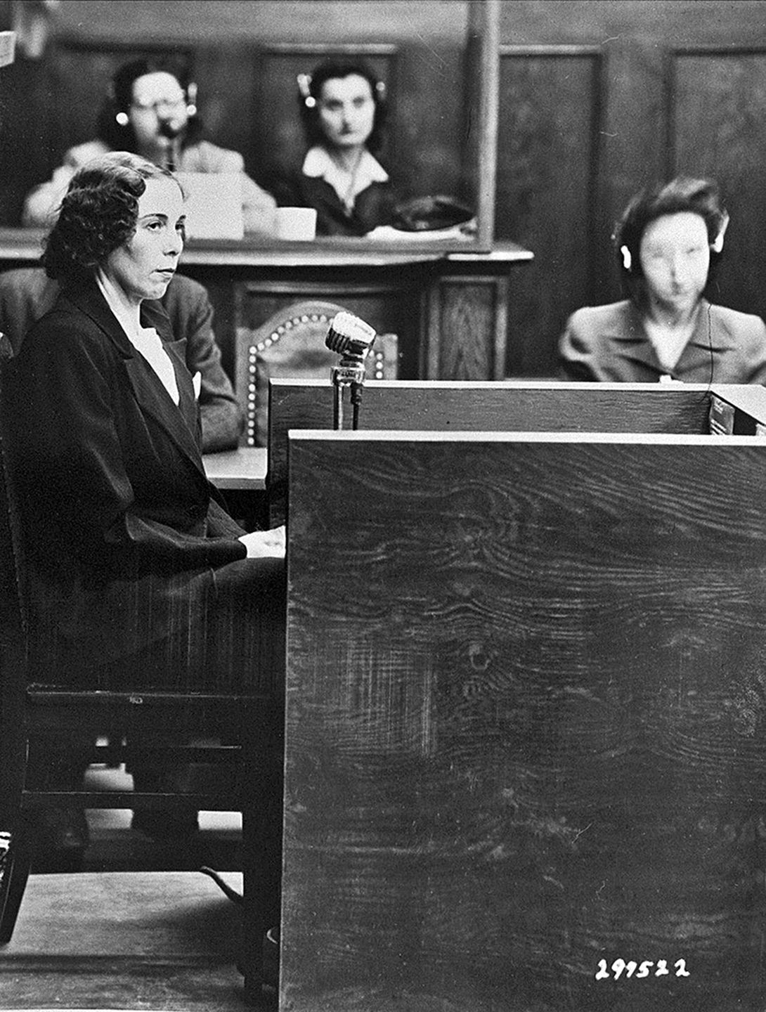 Inge Viermetz zeznaje we własnej obronie podczas procesu RuSHA, 1948 rok