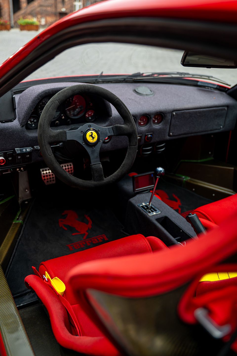 Ferrari F40 w Ferrari Katowice (1990)