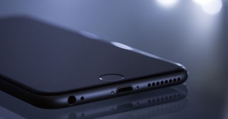 Mogą odblokować twój telefon – nie muszą go nawet dotykać