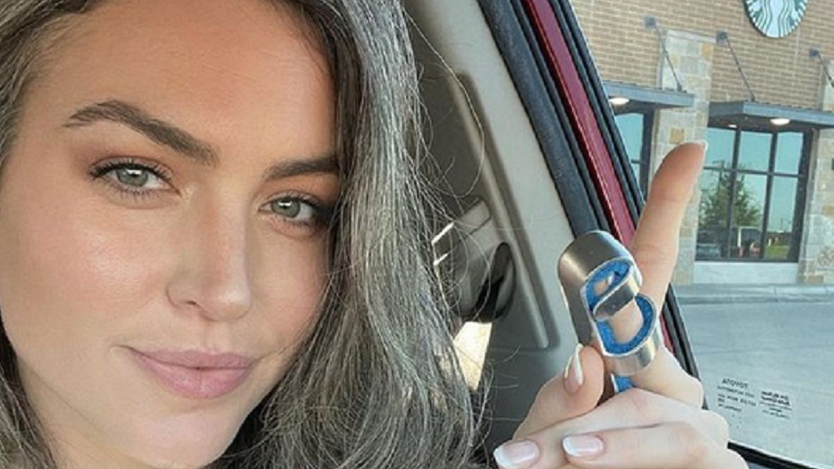 Shannyn przekonuje kobiety, że siwe włosy też są piękne.