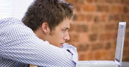 Rosną różnice w zarobkach. Początkujący informatyk zarabia 2,5 tys. zł, nauczyciel - 1,5 tys. zł