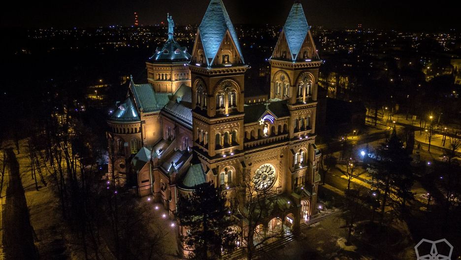 Msze w bazylice są odprawiane bez udziału wiernych.