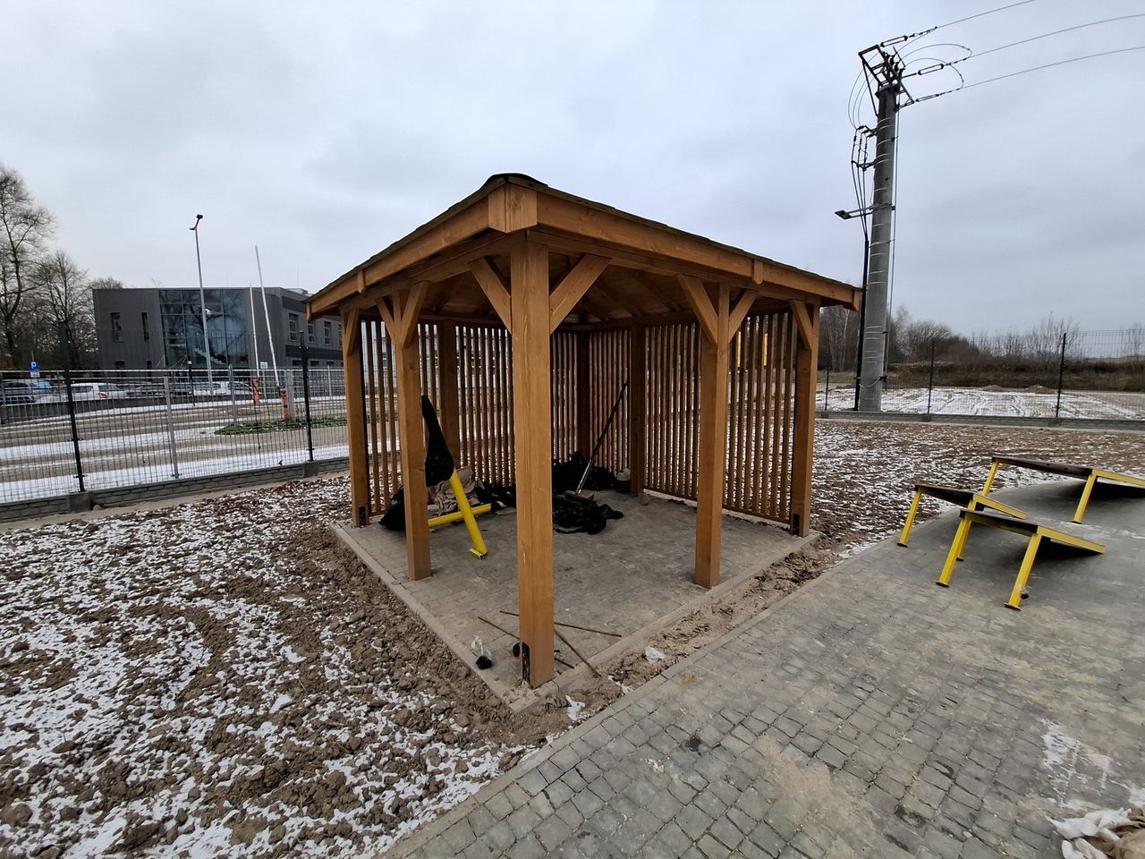 Pomorskie: Wybieg przy słupskim schronisku nabiera kształtów