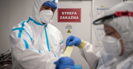"Fala wznosząca". Prof. Kuchar o rozwoju epidemii