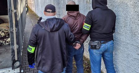Specjalne skrytki w furgonetce a w nich narkotyki. Były warte 5 mln zł