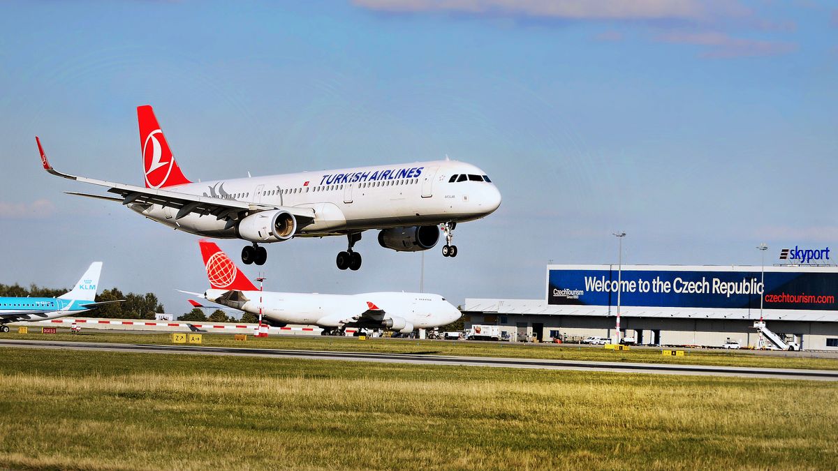 Pasażerowie podczas lądowania najedli się strachu 