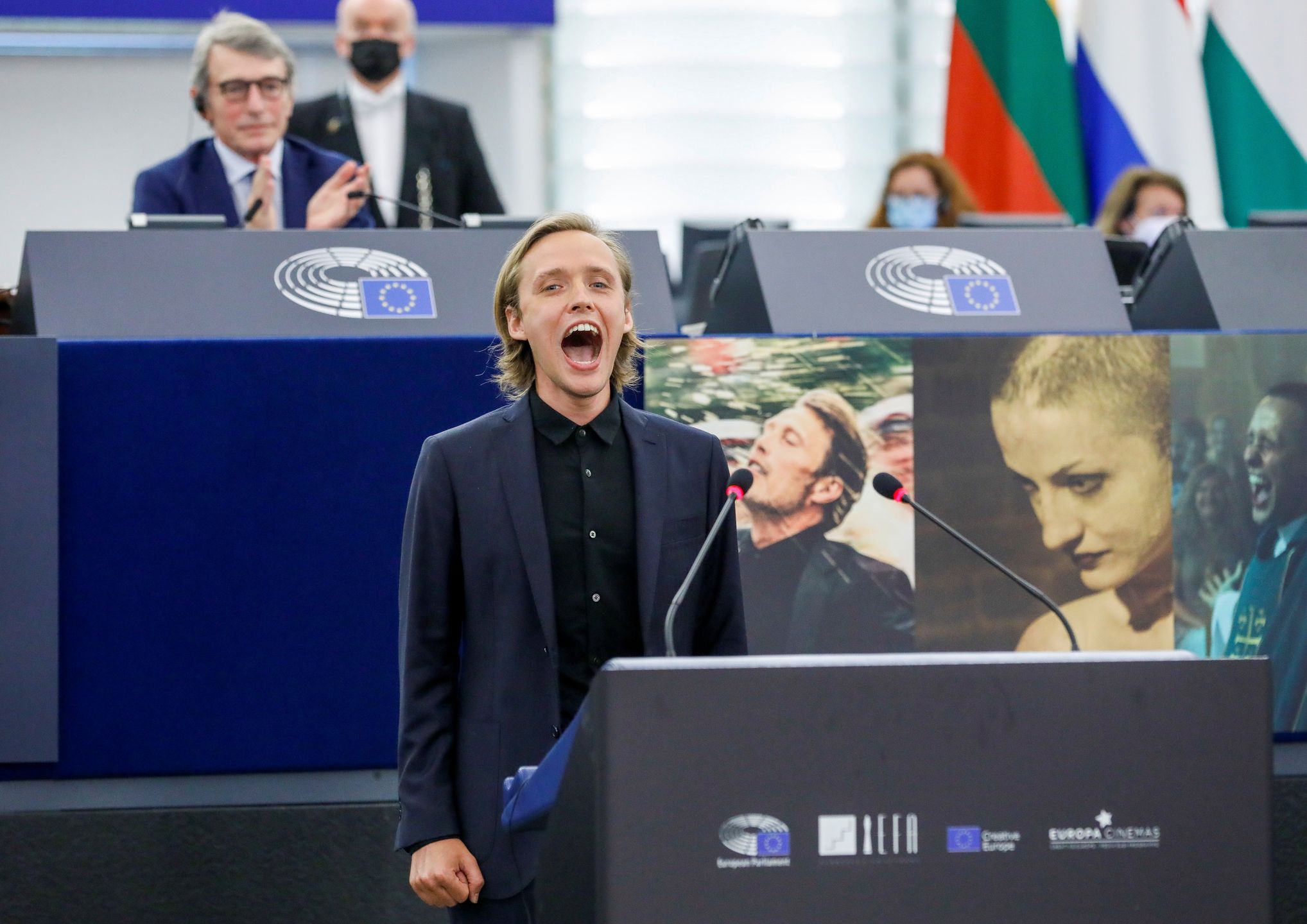 Bartosz Bielenia krzyczy w Parlamencie Europejskim w Strasburgu