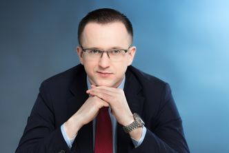 Agtes wchodzi na warszawski parkiet