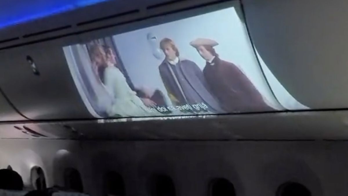 Podróżny wyświetlił film podczas lotu samolotem 