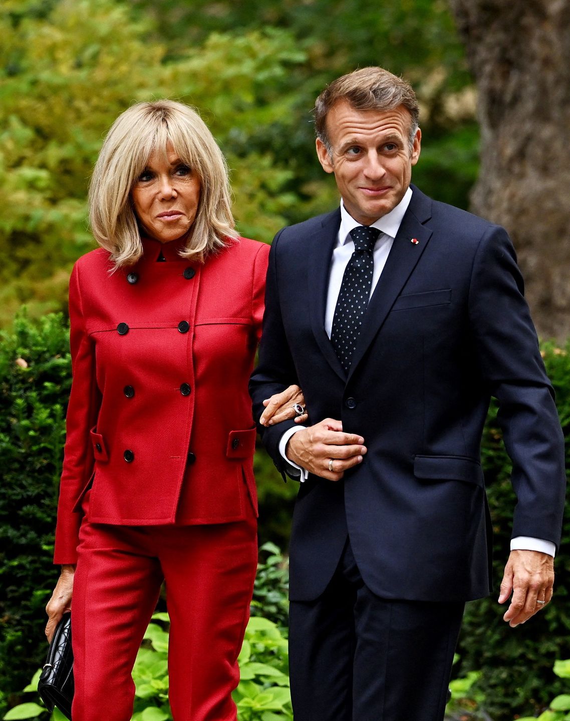 Brigitte Macron towarzyszy Emmanuelowi na spotkaniu z brytyjskim