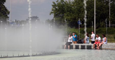 Warszawa. W niedzielę słońce i deszcz