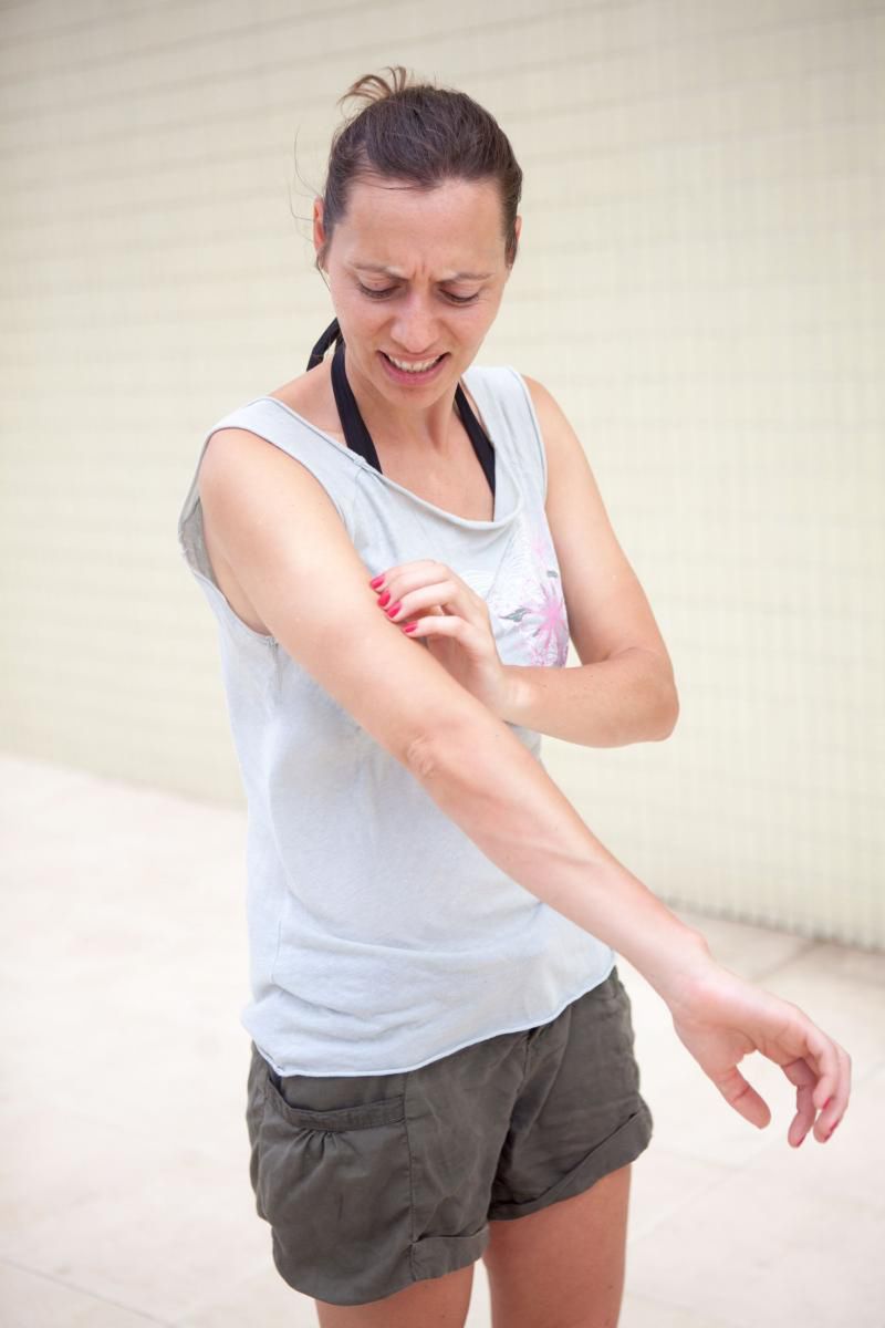 Wysypka i swędząca skóra to objawy alergii na leki