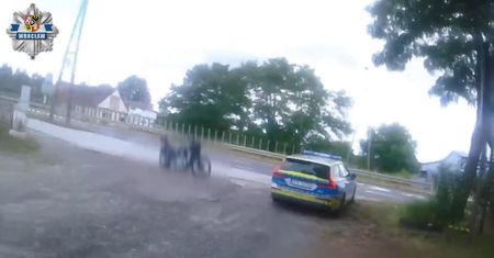 Próbował przekupić policjantów. „Ale to nie do mnie tak. Do mnie nie”. Wszystko się nagrało