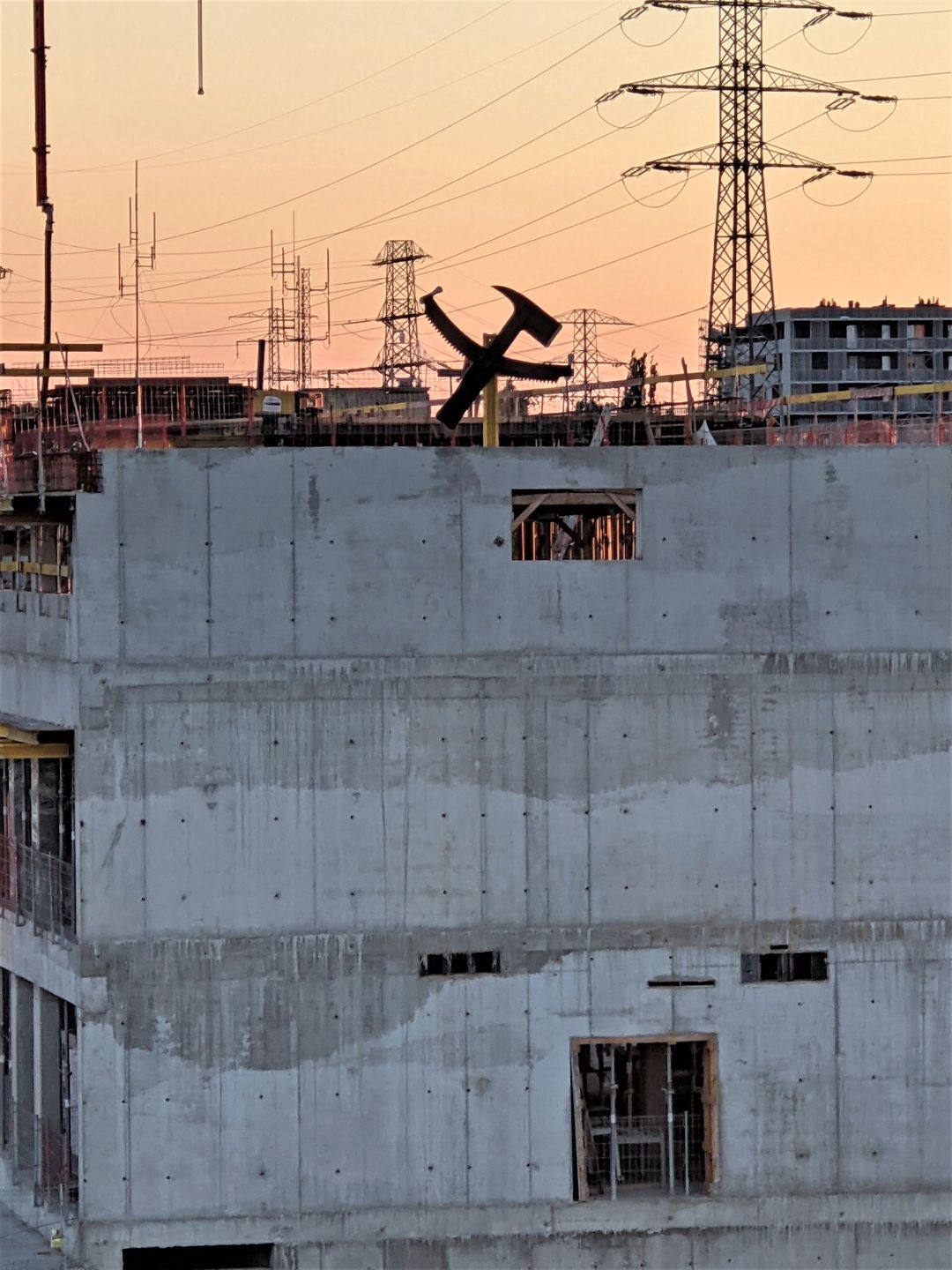 Warszawa. Na budowie stacji zawisła wiecha